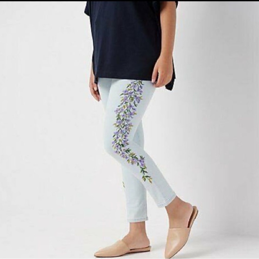 Martha Stewart Jeans Wisteria Embroidered Bleached 5-Pocket Mid-Rise w/Stretch. - Picture 3 of 13